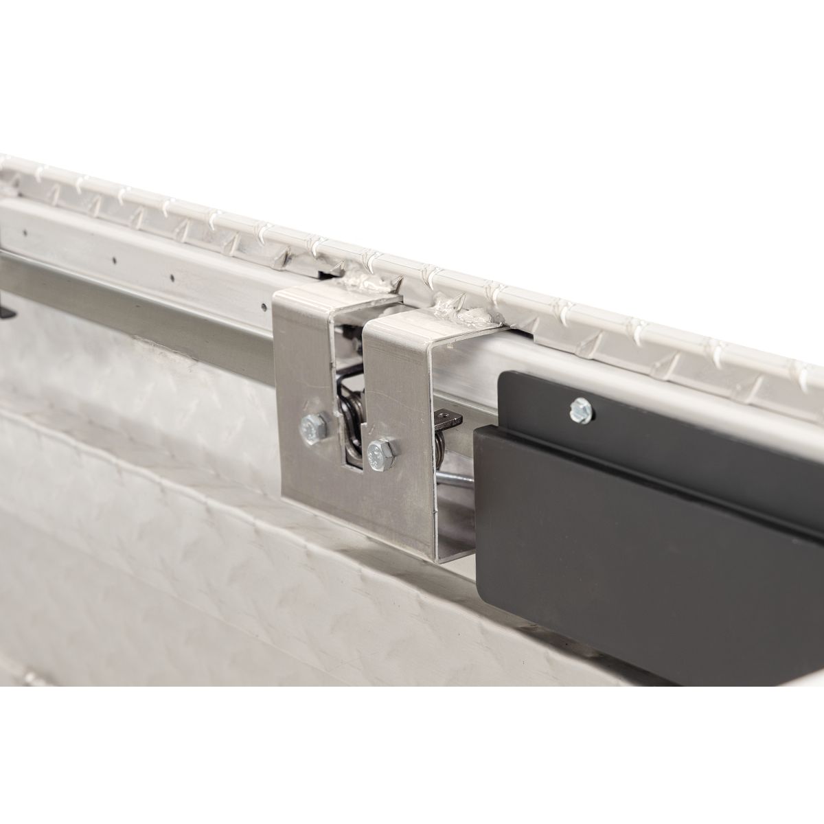 Weather-Guard-Saddle-Box-123-0-04_FI_LockingMechanism | Nation Wide Ladder