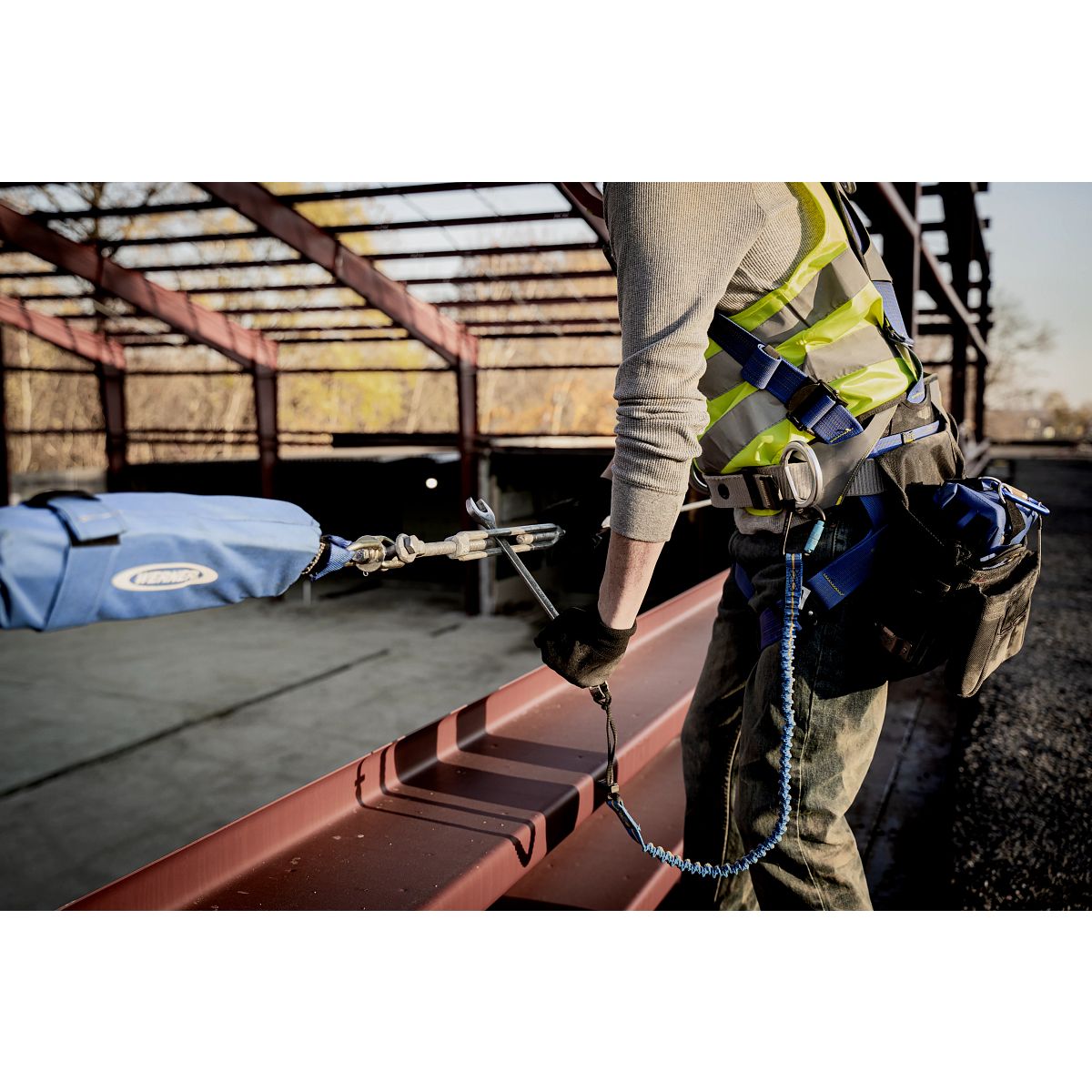 L103030_OutdoorProMaleInstallation_Horizontal2 | Nation Wide Ladder