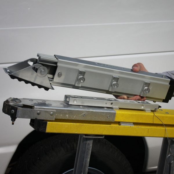 Nationwide-Ladder-LL-STB-2QC-Ladder-Leveler-Quick-Connect-Close-Up