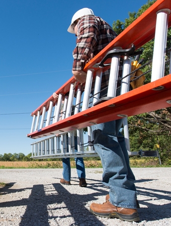 louisville_fe3200_louisville_fiberglass_extension_ladder_maxlock_action_1 | Nation Wide Ladder